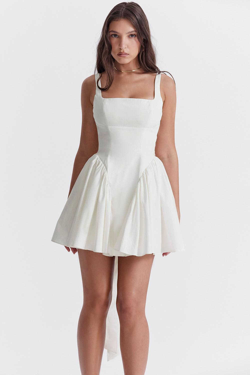 Céleste Élégance : Robe Blanche à Nœud